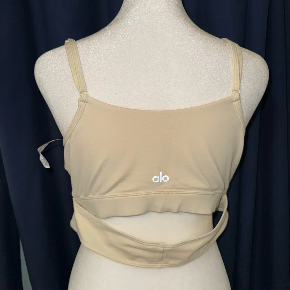 NWOT Alo Yoga Airbrush Enso Bra French Vanilla‎ Size Large *Discontinued Color*